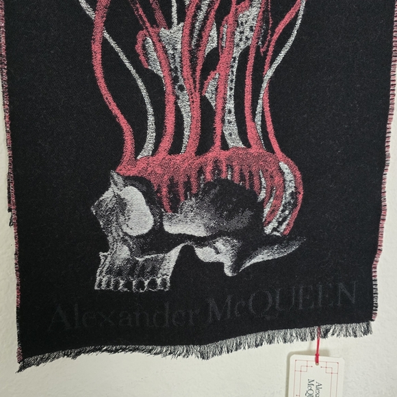 Alexander McQueen Wool Skull Large Scarf Black Red - Picture 4 of 8